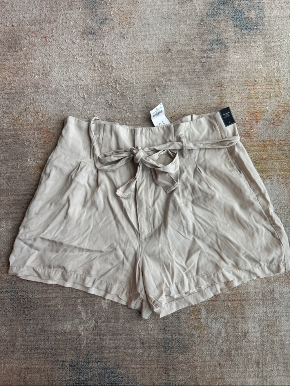 NWT Abercrombie Women’s Tie-Waist Linen Blend Shorts in Light Beige